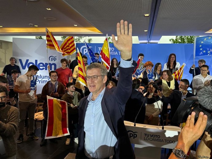 El líder del PP, Alberto Núñez Feijóo, este viernes en Mataró (Barcelona)