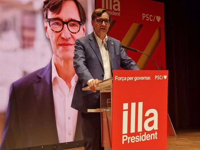 El candidato del PSC al 12M, Salvador Illa, en un mitin en Terrassa (Barcelona)
