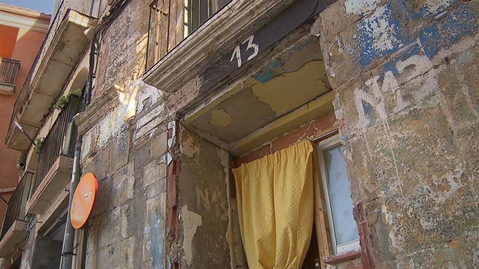 Archivo - Una vivienda en malas condiciones.