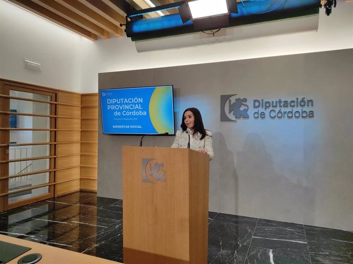 Archivo - La delegada de Derechos Sociales en la Diputación de Córdoba, Irene Aguilera, en rueda de prensa. (Foto de archivo).