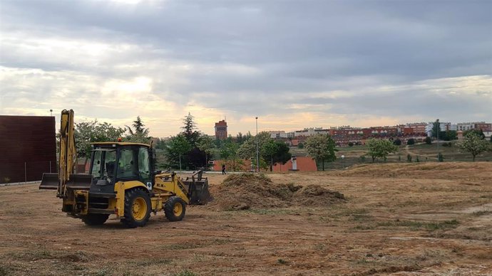 Archivo - El Ayuntamiento de Salamanca comienza la limpieza de más de 300.000 metros cuadrados de solares municipales.