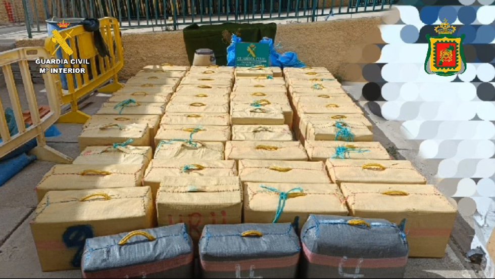 Interceptada una neumática con más de 1.700 kg de hachís en el litoral de Santa Cruz de Tenerife