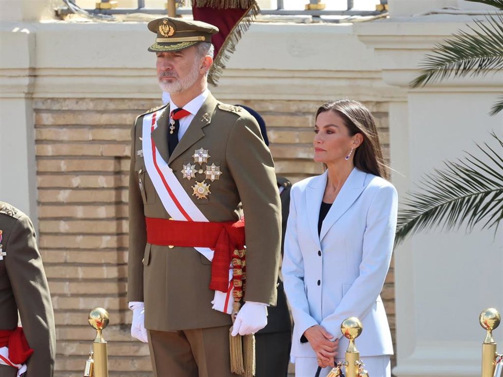 El Rey Felipe VI y la Reina Letizia en el 40 aniversario de la jura de Bandera del Rey Felipe VI en el Ejército de Tierra en la Academia General Militar de Zaragoza a 04 de Mayo de 2024 en Zaragoza (España).