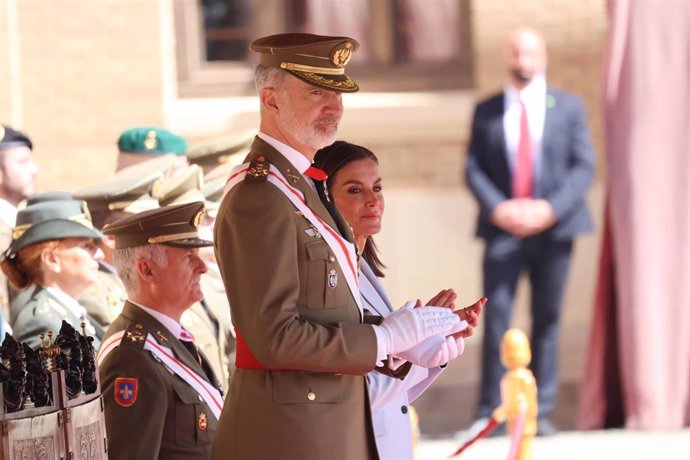 El Rey Felipe VI y la Reina Letizia en el 40 aniversario de la jura de Bandera del Rey Felipe VI en el Ejército de Tierra en la Academia General Militar de Zaragoza a 04 de Mayo de 2024 en Zaragoza (España).