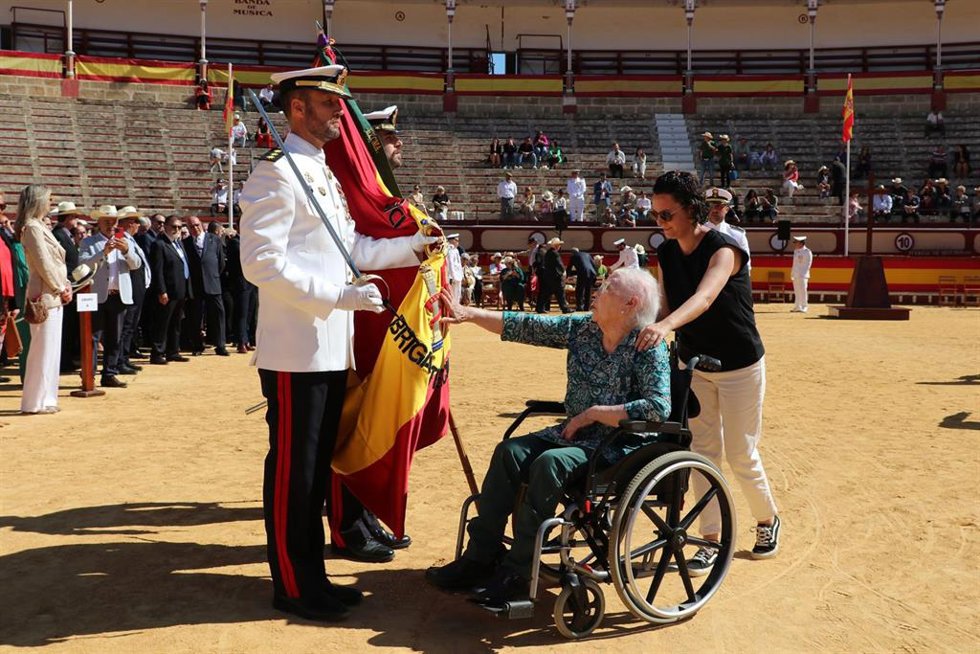 Jura de bandera para personal civil en la plaza de toros de El Puerto de Santa María (Cádiz).