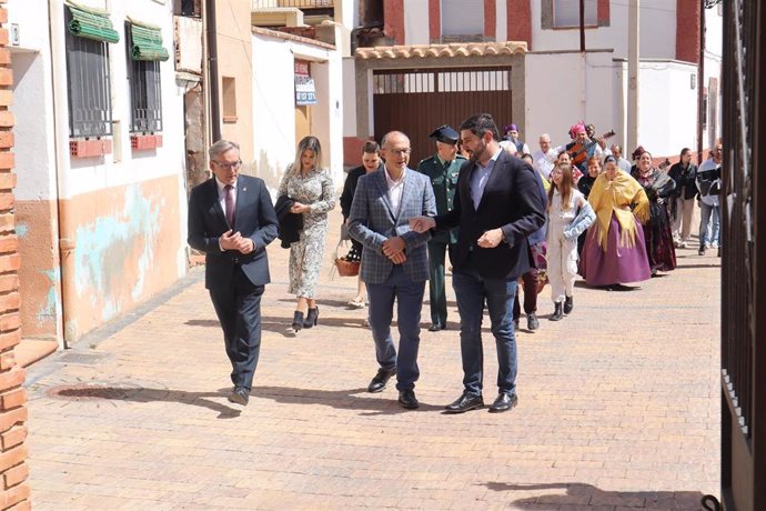 El vicepresidente primero del Gobierno de Aragón, Alejandro Nolasco, visita Villastar junto con el alcalde, Luis Antonio Martín, y el presidente de la DPT, Joaquín Juste.