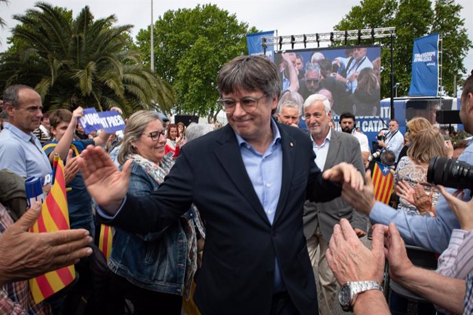 El candidato de Junts+ a las elecciones catalanas, Carles Puigdemont, en el acto central de campaña en Argelès-sur-mer (Francia).