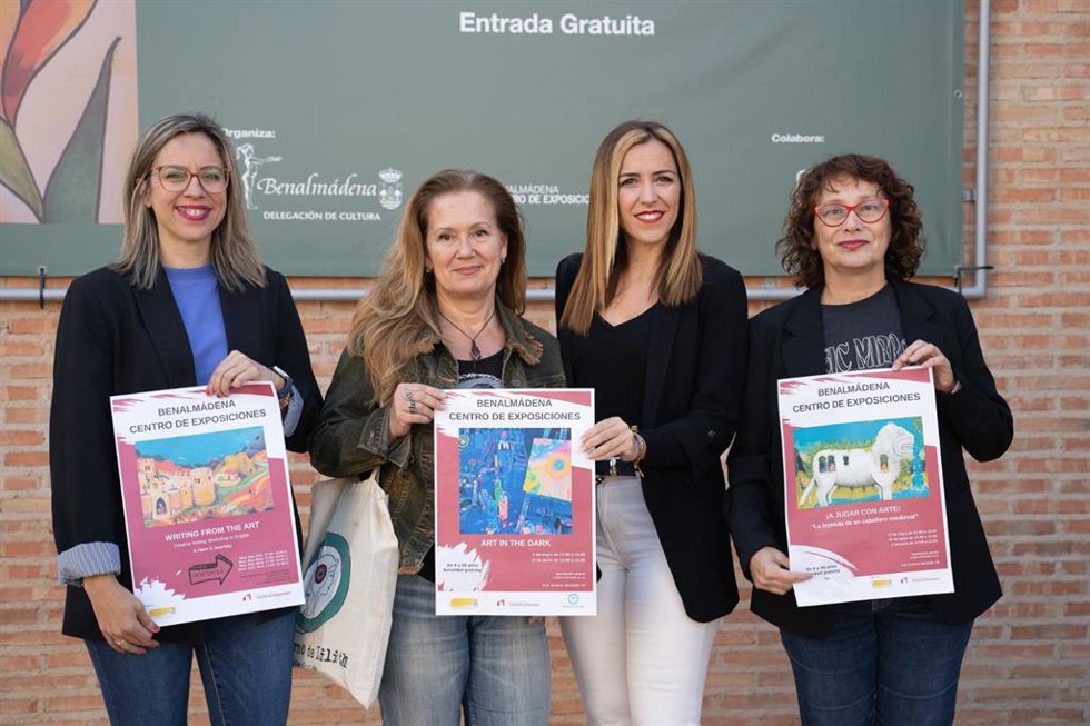 La concejala de Cultura, Jésica Trujillo, durante la presentación de los talleres del Centro de Exposiciones de Benalmádena Costa.