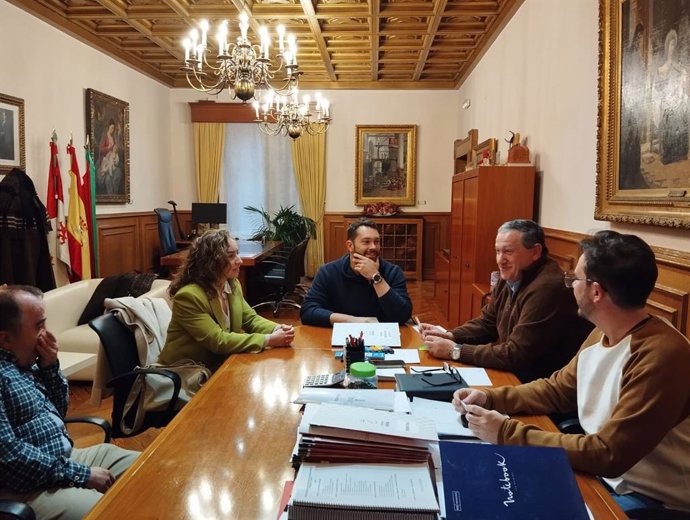 La Diputación de Zamora reunida con los representantes de la Plataforma Usuarios AVE Zamora