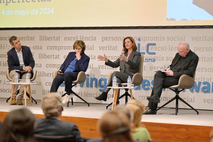 De izquierda a derecha: Marc Grau (UIC Barcelona), Mariolina Ceriotti,Gabriella Gambino y Juan José Pérez Soba