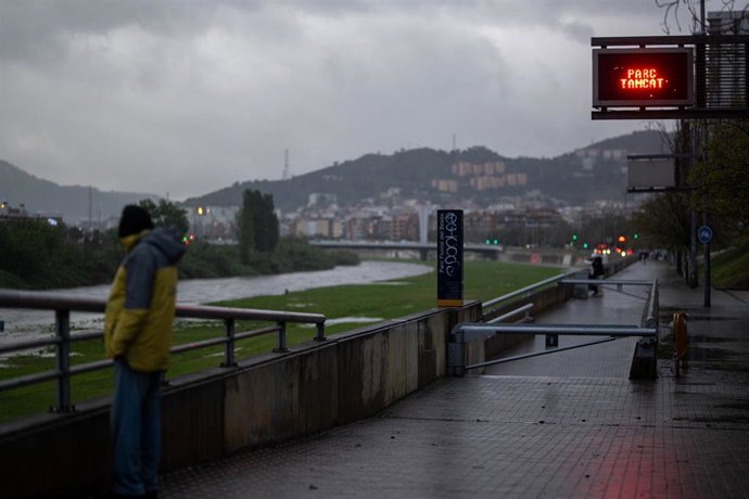 Crecida del río Besós, a 29 de abril de 2024, en Santa Coloma de Gramenet, Barcelona, Catalunya (España).