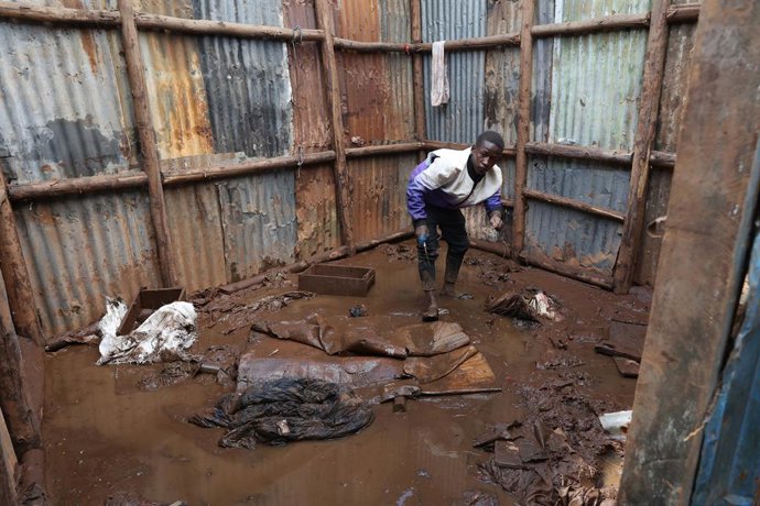 NAIROBI, May 3, 2024  -- A resident in the Mathare slums collects items before being relocated to a temporary shelter in Nairobi, Kenya, on May 3, 2024. The death toll from the raging floods and landslides triggered by heavy rains in Kenya since March h