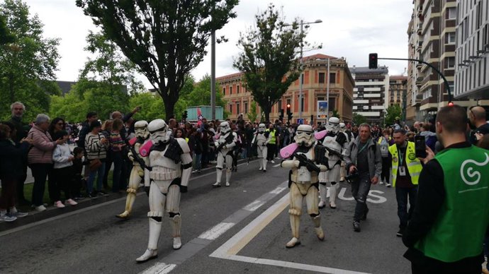 Desfile de personajes de Star Wars por las calles de Pamplona.