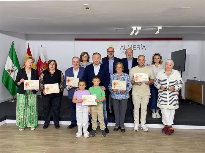 El Ayuntamiento de Almería otorga premios por más de 5.000 euros en el concurso municipal de las Cruces de Mayo.