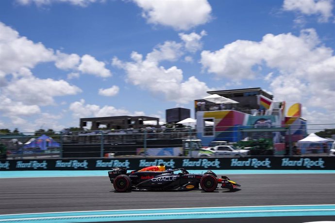 01 VERSTAPPEN Max (nld), Red Bull Racing RB20, action during the Formula 1 Crypto.com Miami Grand Prix 2024, 6th round of the 2024 Formula One World Championship from May 3 to 5, 2024 on the Miami International Autodrome, in Miami, United States of Americ