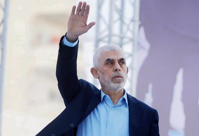 Archivo - April 14, 2023, Gaza, Palestine: Yahya Sinwar, head of the Palestinian Islamic movement Hamas in the Gaza Strip, waves his hand to the crowd during the celebration of International Quds Day in Gaza City. Iran's leader delivered a historic addres