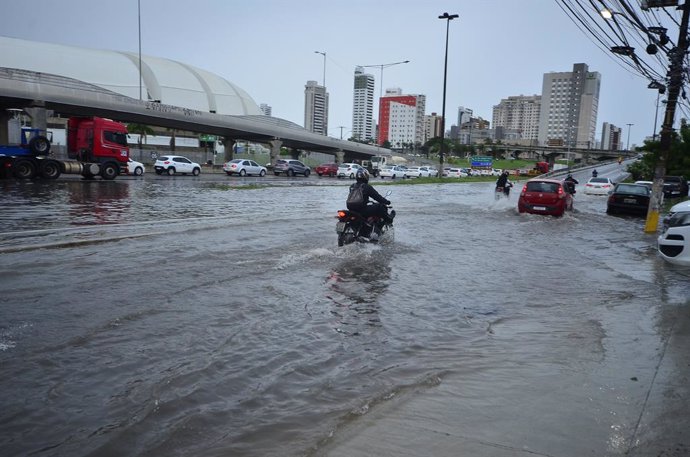 April 26, 2024, Natal, Rio Grande Do Norte, Brasil: NATAL(RN), 04/26/2024-WEATHER/RAIN/TRANSIT- The city of Natal faced heavy traffic due to the heavy rain that fell in the city, the regions of Br 101 south and part of the marginal near UFRN were the most