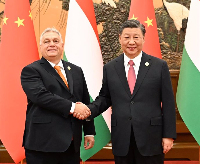 Archivo - BEIJING, Oct. 17, 2023  -- Chinese President Xi Jinping meets with Hungarian Prime Minister Viktor Orban at the Great Hall of the People in Beijing, capital of China, Oct. 17, 2023. Viktor Orban is in Beijing to attend the third Belt and Road Fo