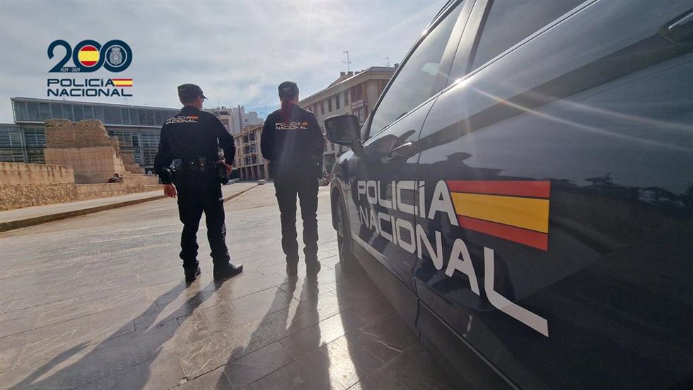 Dos agentes de la Policía Nacional
