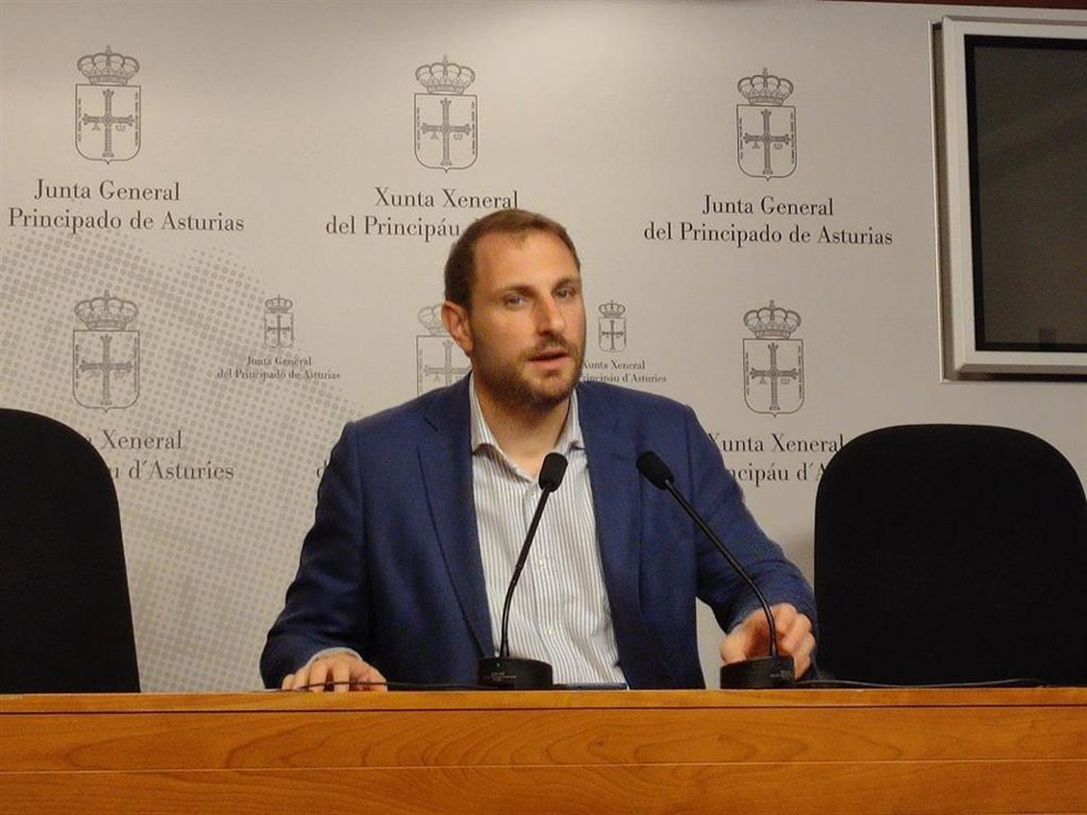 Archivo - El diputado del Grupo Mixto-Foro, Adrián Pumares
