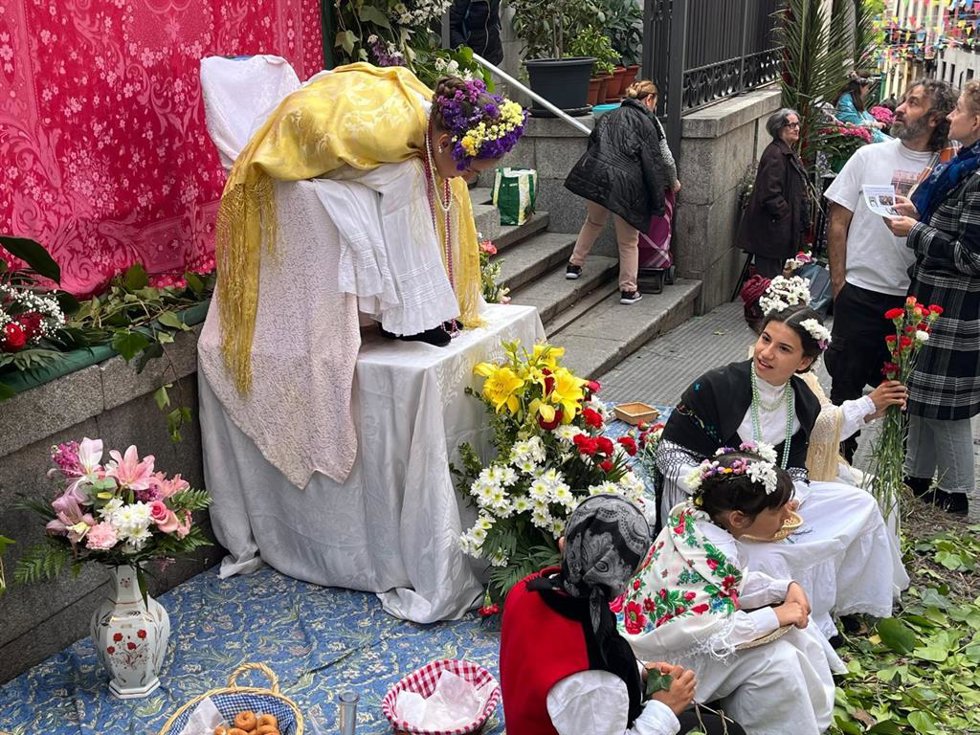 Niñas en la fiesta de Las Mayas de Lavapiés.