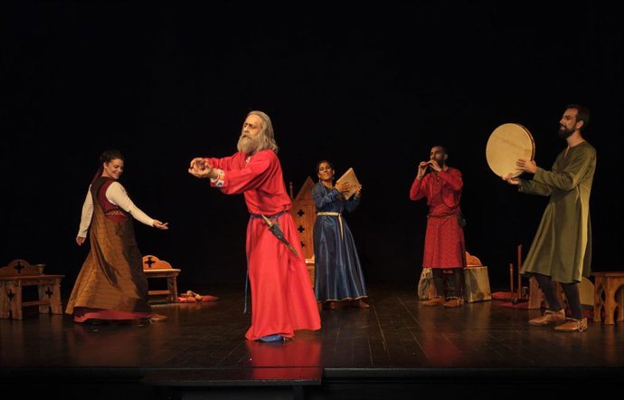 Archivo - Escena de 'Alfonso X. La última cantiga', de María de Melo Producciones.