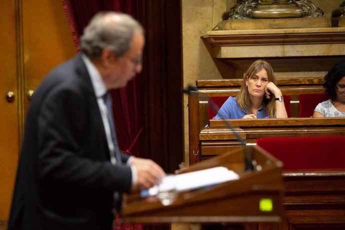 Archivo - Torra y Albiach en un debate de 2019