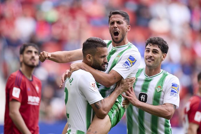 Pablo Fornals of Real Betis Balompie celebrates after scoring goal during the LaLiga EA Sports match between CA Osasuna and Real Betis Balompie at El Sadar on May 5, 2024, in Pamplona, Spain.