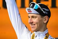 Pogacar se exhibe en la segunda etapa y se viste de rosa