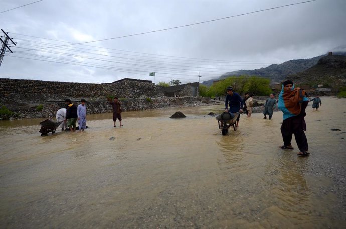 April 20, 2024, Peshawar, Peshawar, Pakistan: KHYBER, PAKISTAN, APRIL, 20: Rescuers are picking up a truck that fell in the flood water in Khyber Agency on Saturday, 20 April 2024. Lightning and heavy rains led to 14 deaths in Pakistan, officials said Wed