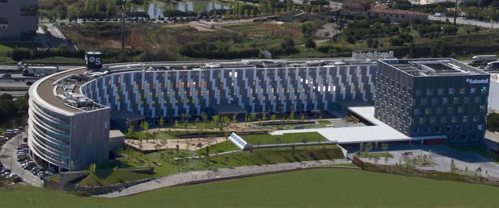 Archivo - Edificio corporativo de Banco Sabadell en Sant Cugat del Valls (Barcelona)