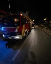 Evacuada una persona al hospital por un incendio en un bloque de viviendas de Linares (Jaén)