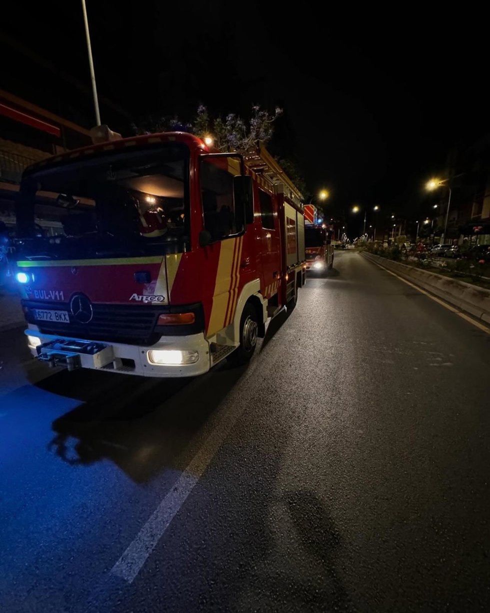 Bomberos de Linares desplazados a la Avenida de Andalucía
