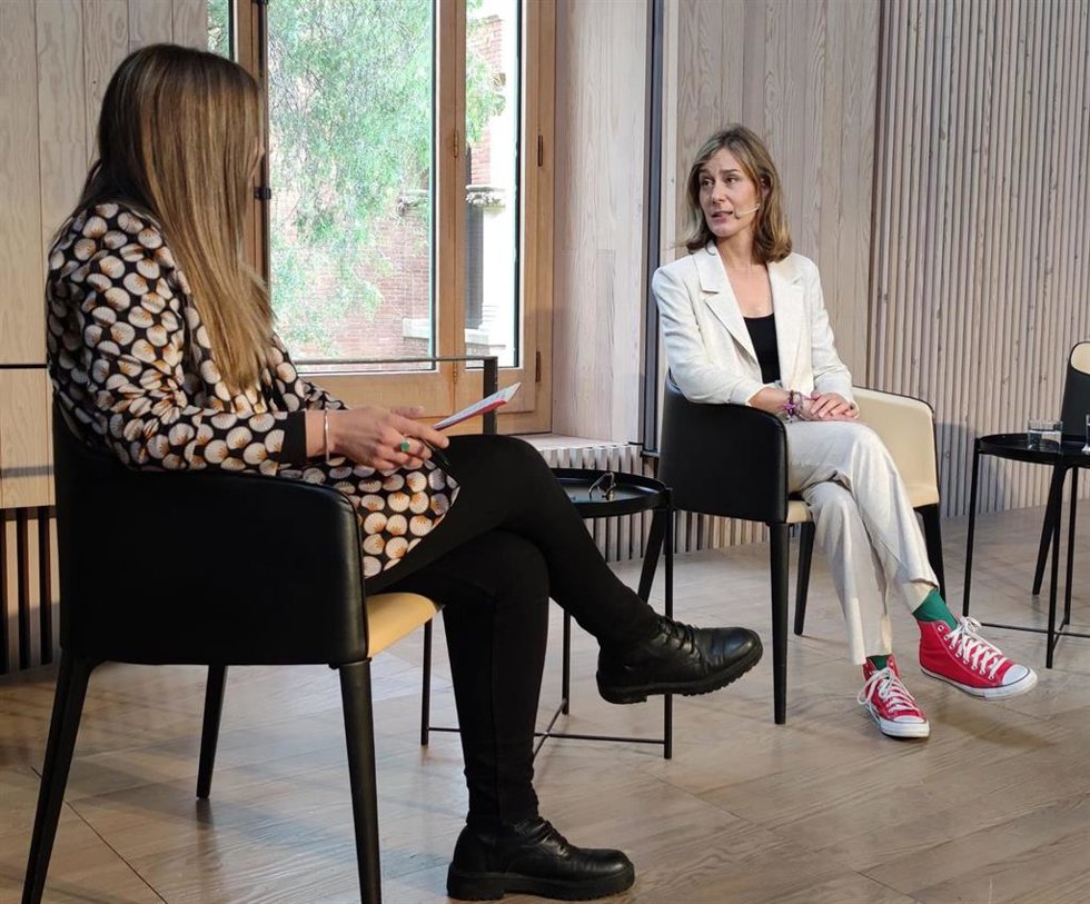 La candidata de los Comuns a presidir la Generalitat, Jéssica Albiach, en un coloquio.