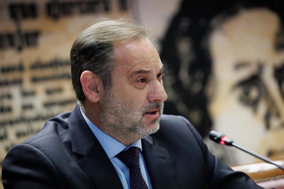 El exministro de Transportes José Luis Ábalos comparece durante la Comisión de Investigación sobre los contratos públicos realizados durante la pandemia del covid-19, en el Senado, a 6 de mayo de 2024, en Madrid (España). 