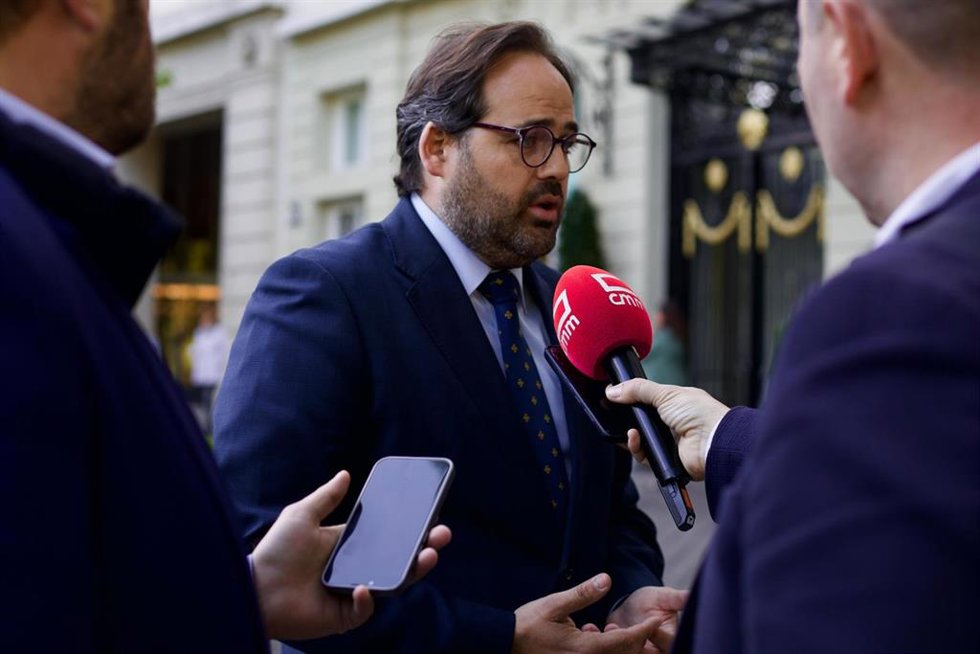 El presidente del Partido Popular de Castilla-La Mancha, Paco Núñez, asiste al desayuno informativo organizado por Nueva Economía Forum protagonizado por el portavoz parlamentario del PP nacional, Miguel Tellado.