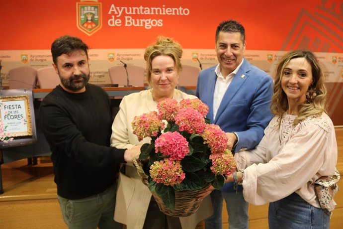 David Ruiz, Cristina Ayala, el concejal Raúl Martínez y Jimena Barriuso.