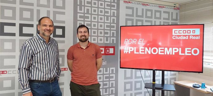 El secretario de Empleo y Políticas Públicas de CCOO CLM, Juan Carlos del Puerto, y el secretario general de CCOO de Ciudad Real, José Manuel Muñoz