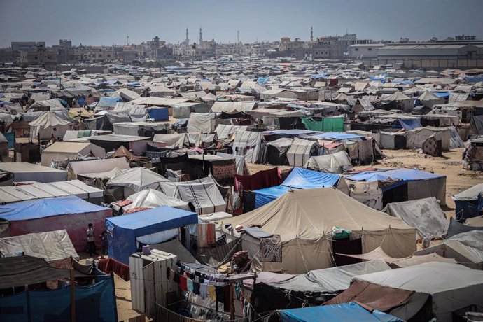 Tiendas de campaña en un campamento de desplazados en la ciudad de Rafá, en el sur de la Franja de Gaza (archivo)