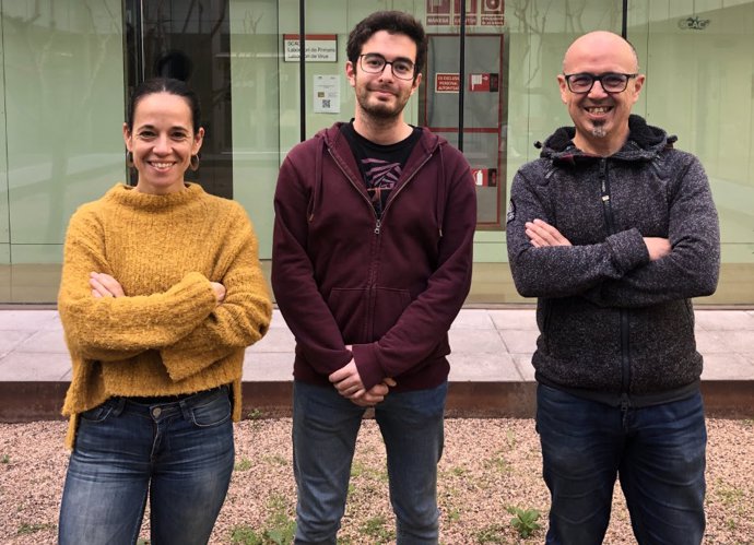 Los investigadors de la UAB Irantzu Pallarès, Jaime Santos y Salvador Ventura