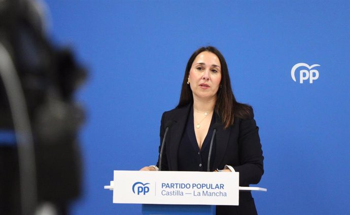 La portavoz del Partido Popular de Castilla-La Mancha, Alejandra Hernández, en rueda de prensa.