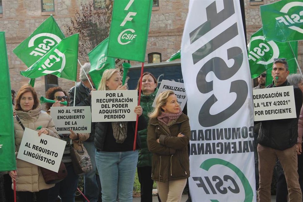 Archivo - Concentración frente a la Ciudad Administrativa