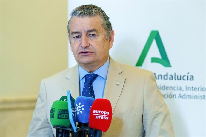 El consejero de la Presidencia, Interior, Diálogo Social y Simplificación Administrativa, Antonio Sanz