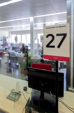 Archivo - Un ordenador en la Oficina de Empleo de Moratalaz, a 27 de enero de 2022, en Moratalaz, Madrid (España).