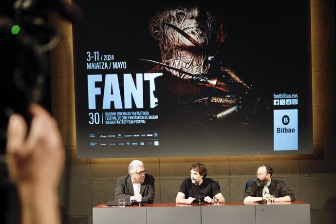 Justo Ecenarro, Gonzalo López-Gallego y Remate presentan la proyección en Fant de "La sombra del tiburón".