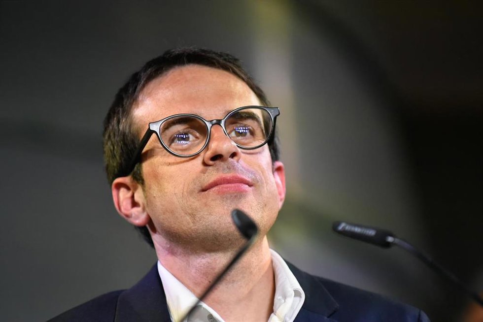 El candidato a lehendakari, Pello Otxandiano, comparece ante los medios durante el seguimiento de la jornada electoral de elecciones autonómicas del País Vasco, en el Mercado del Ensanche, a 21 de abril de 2024, en Bilbao, Vizcaya, País Vasco (España).