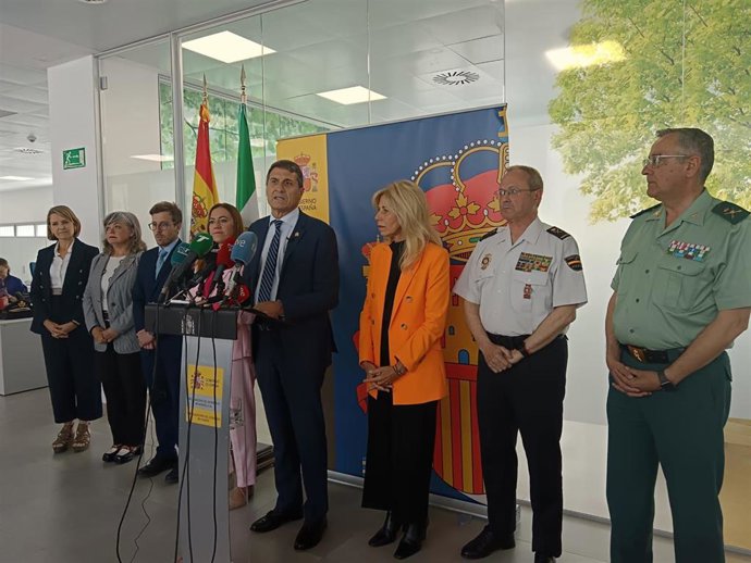El delegado del Gobierno de España en Andalucía, Pedro Fernández, en rueda de prensa en Huelva.