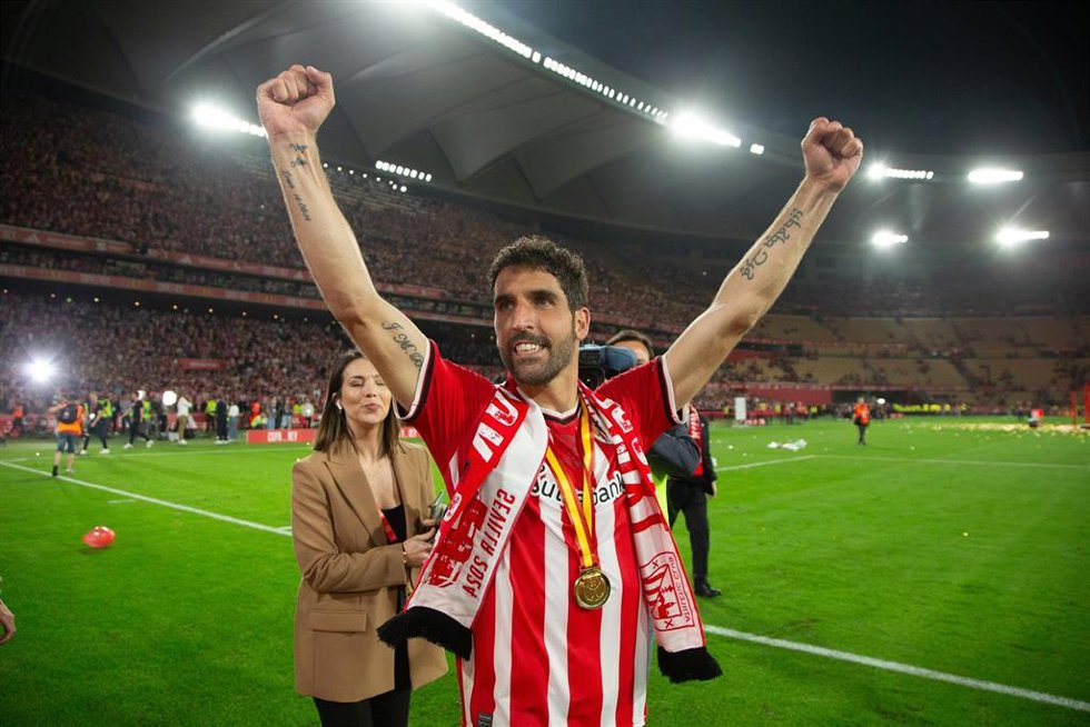Raul Garcia, jugador del Athletic Club, celebrando el título de Copa del Rey.