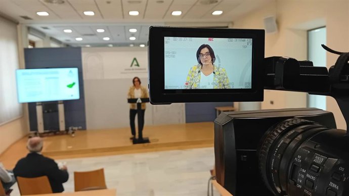 Archivo - La delegada de Educación de la Junta en Granada, María José Martín, en imagen de archivo