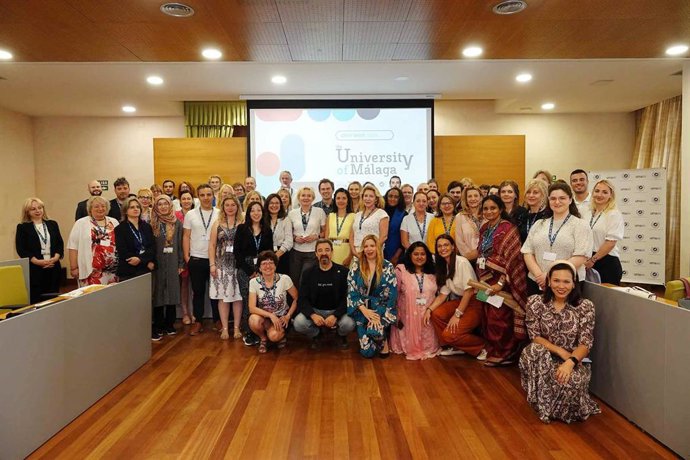 Durante la Semana de Formación Internacional del Personal Erasmus+ se llevarán a cabo una amplia variedad de actividades, incluyendo presentaciones, talleres prácticos de lengua y cultura españolas, así como ponencias.